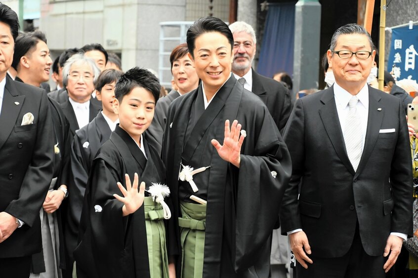 今夏は八代目尾上菊五郎(中央)と、その息子の六代目尾上菊之助の襲名披露口上が大阪松竹座の夜の部で予定されている