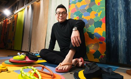 独自の“歩行専用ラバー”のサンダル「waraji」　草鞋から着想し下り坂の家業を起死回生