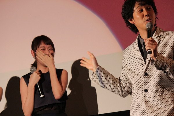 映画『駆込み女と駆出し男』完成披露試写会レポート、戸田恵梨香が大泉洋の顔に大爆笑「こっち見ないで下さい」