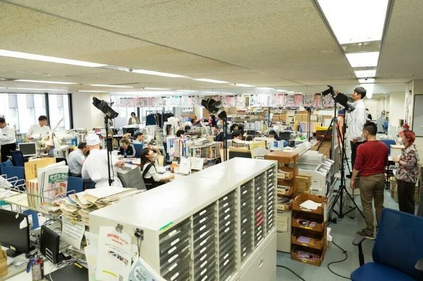 写真家・浅田政志さんによる表紙の撮影風景