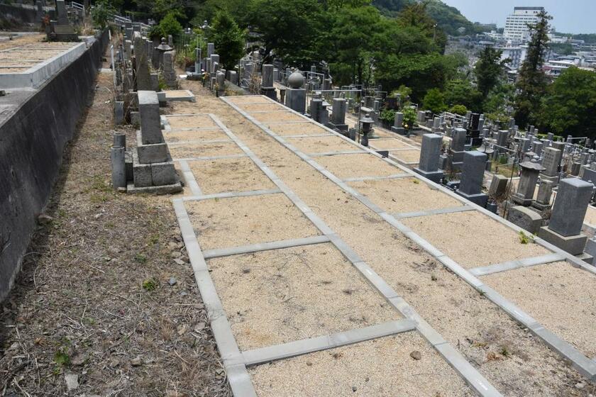 墓地の空き区画。お墓のニーズは変わりつつある　（ｃ）朝日新聞社