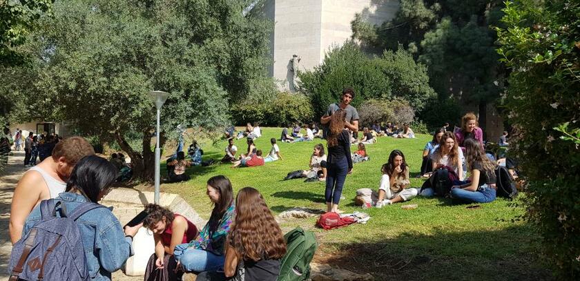 ヘブライ大学のキャンパスには学生たちが戻ってきた（ニシム・オトマズキン提供）
