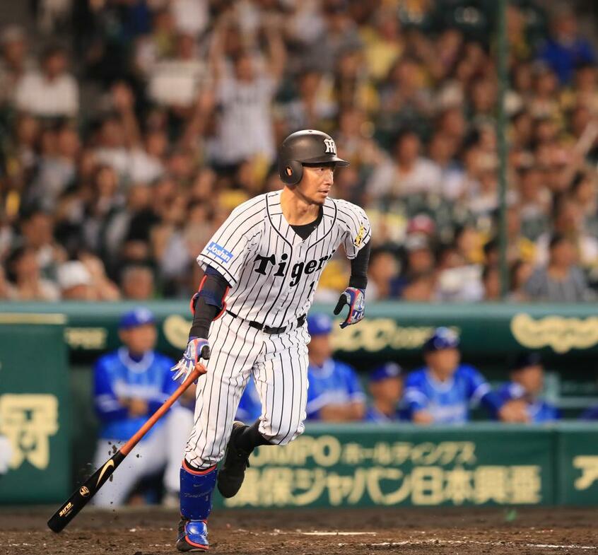 復活を目指すベテランの鳥谷敬 (c)朝日新聞社