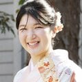 〈皇室の子育て〉愛子さま「古典の才女」への出発点は「この玩具」? 「パパ」の声をキャッチして、夢中で手を伸ばした絵札…「遊び上手な」天皇ご一家