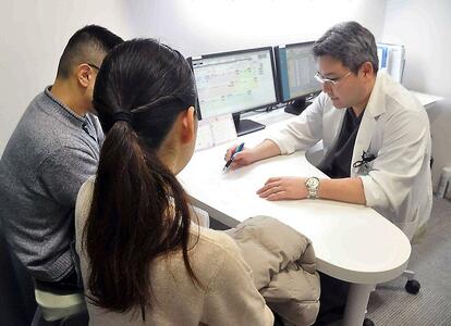 不妊治療はゴールが見えず、当事者たちのお金や体、心、時間の負担は大きい。まだ法律も未整備で、保険適用以外の議論も必要だ (c)朝日新聞社