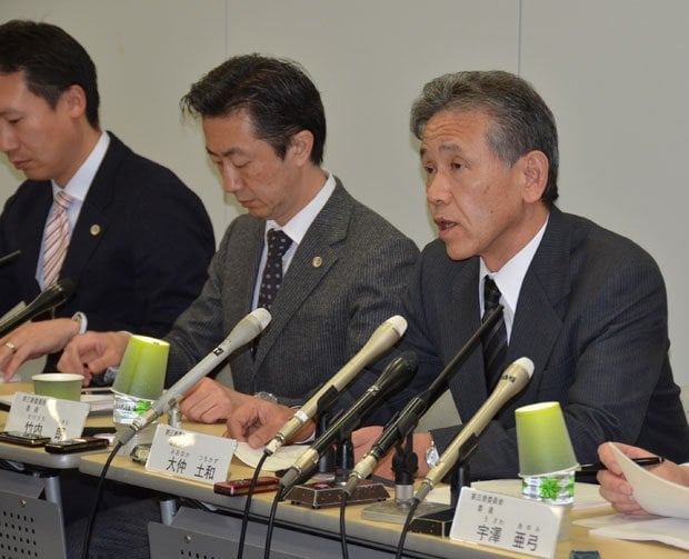 調査報告書を発表した第三者委員会のメンバーによる記者会見（３月２９日）　（ｃ）朝日新聞社