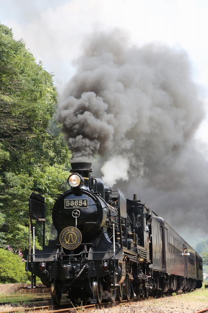 肥薩線白石駅を発車する「SL人吉」　写真＝櫻井 寛（鉄道写真家）