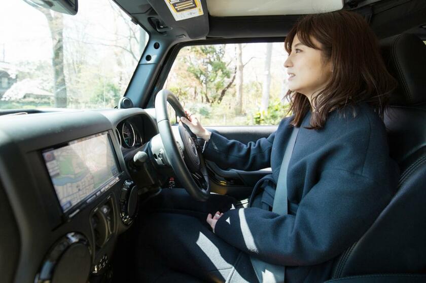 「彼女の運転は怖くて」と夫は苦笑するが、宇賀はどこでも気ままに出かける。海外もよく旅し、ドバイ、スリランカ、メキシコなど旅先では愉快な出会いがあった（撮影／山本倫子）