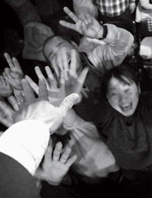 ライブでは観客の純粋な笑顔を残したいので、必ずステージから撮るというCHAGEさん。コミュニケーションの楽しさと熱気が伝わってくる