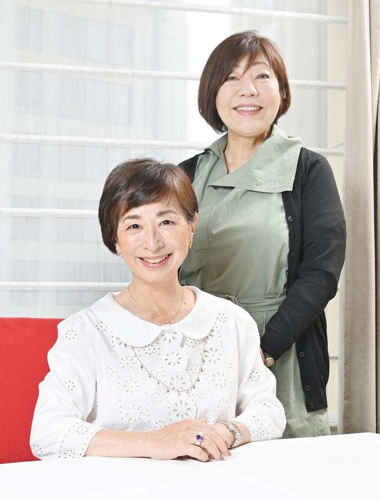 阿川佐和子さん（手前）と林真理子さん