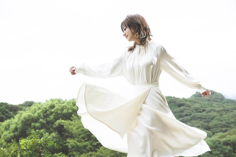 伊藤千晃がソロ音楽活動を本格化、デジタル・シングルのリリース決定