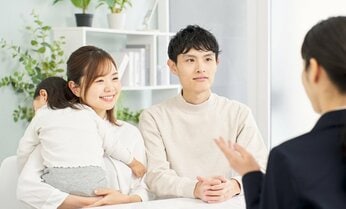 子育て世代の保険、払いすぎてない? 「手取り年収」から保険料の上限目安をFPが解説