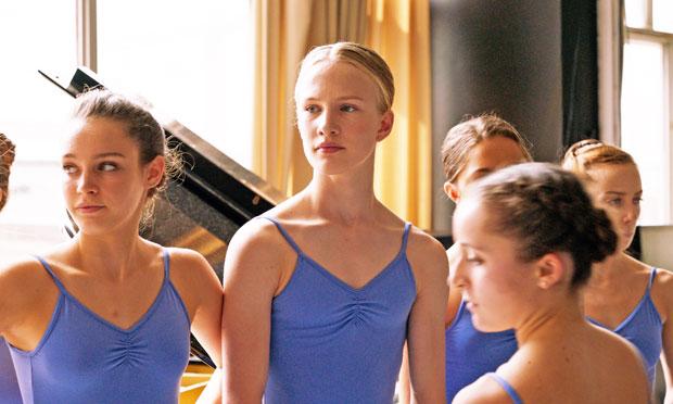 「Girl/ガール」現役トップダンサー、ビクトール・ポルスターがララを演じる。7月5日から全国順次公開 (c)Menuet 2018