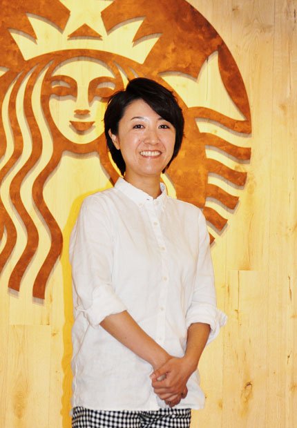 スターバックス　コーヒー　ジャパンマーケティング・カテゴリー本部プロダクトマネジャー谷井麻衣子さん（３８）授業のほかに、予習に１日９時間かかり、ほかにも課外活動も多い。「時間を効率よく使うことを学びました」（撮影／編集部・深澤友紀）