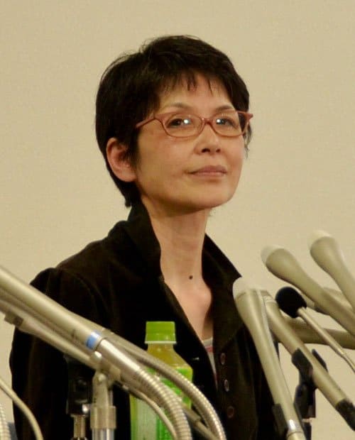 亡くなった萩原流行の妻、まゆ美さん。告発の行方は……　（c）朝日新聞社