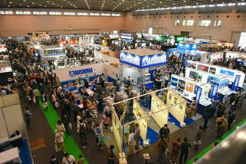 ホビーショーの会場に集まった全国のプラモファン
