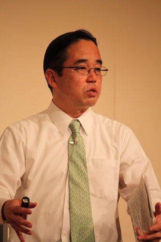 「絶対失敗しない子育て」を講演する高濱正伸先生