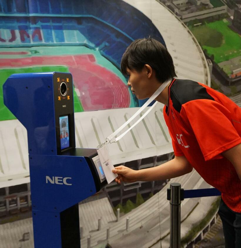 東京五輪で使用されるNECの顔認証システム　（ｃ）朝日新聞社