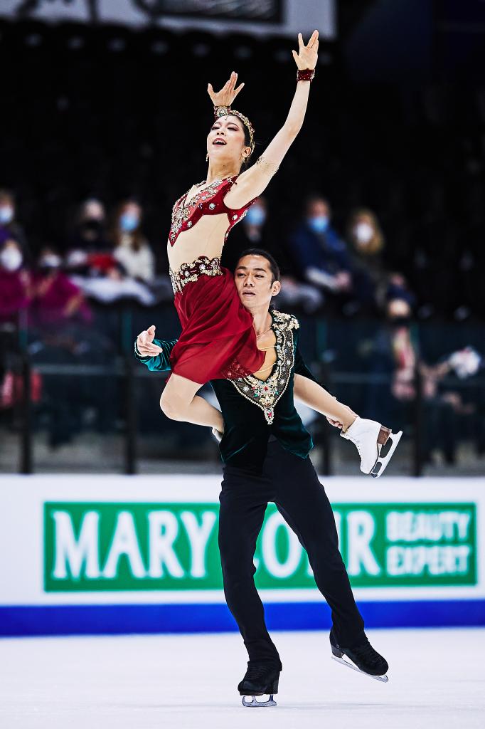 村元・高橋組のフリーの演技。総合２位は国際スケート連盟選手権大会のアイスダンスでは日本勢過去最高（ｐｈｏｔｏ　Ｉｎｔｅｒｎａｔｉｏｎａｌ　Ｓｋａｔｉｎｇ　Ｕｎｉｏｎ　ｖｉａ　Ｇｅｔｔｙ　Ｉｍａｇｅｓ）