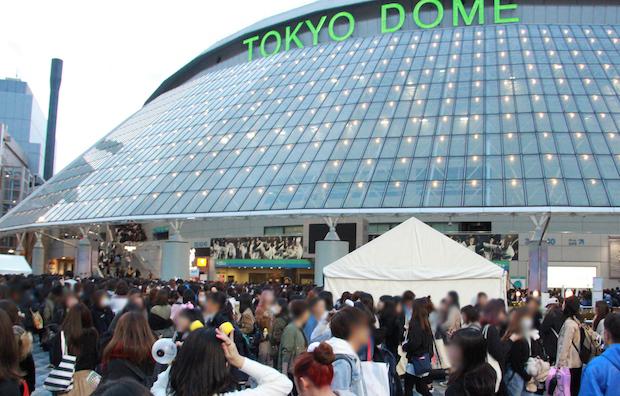 防弾少年団の初の東京ドームでのライブに、女性ファンが集結（撮影／大塚淳史）