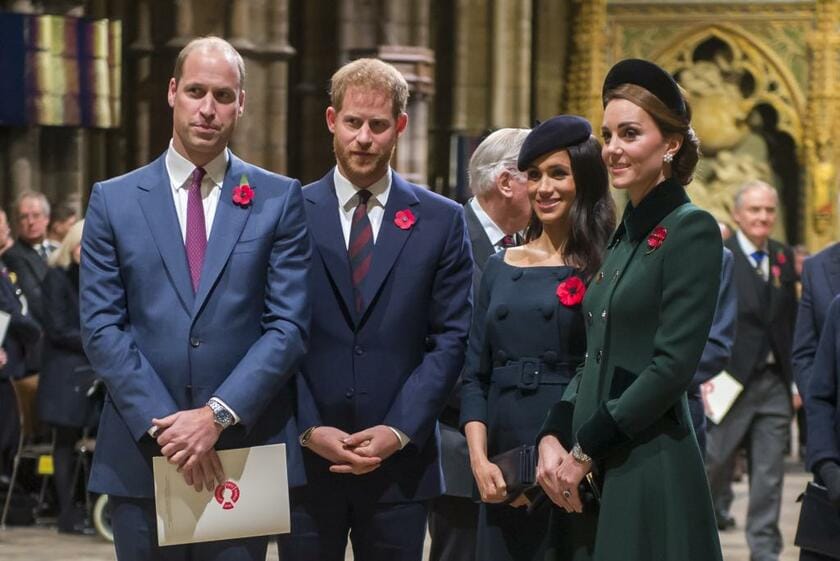 第１次大戦終結から１００年の記念ミサで顔をそろえた、（左から）ウィリアム王子、ハリー王子、メーガン妃、キャサリン妃。胸元のポピーは戦没者追悼のシンボル＝１１月１１日、ロンドンのウェストミンスター寺院で（写真：ｇｅｔｔｙｉｍａｇｅｓ）