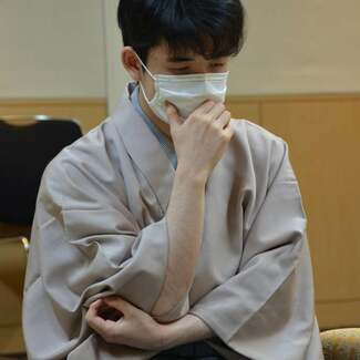 藤井聡太が叡王戦3連勝ストレートで初防衛 苦戦しながらもミスの一手を見逃さず