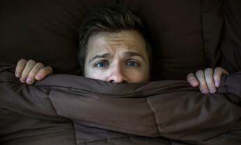 年をとると眠れる時間が短くなるってホント? 不眠症の原因と隠れた病気を専門医が解説