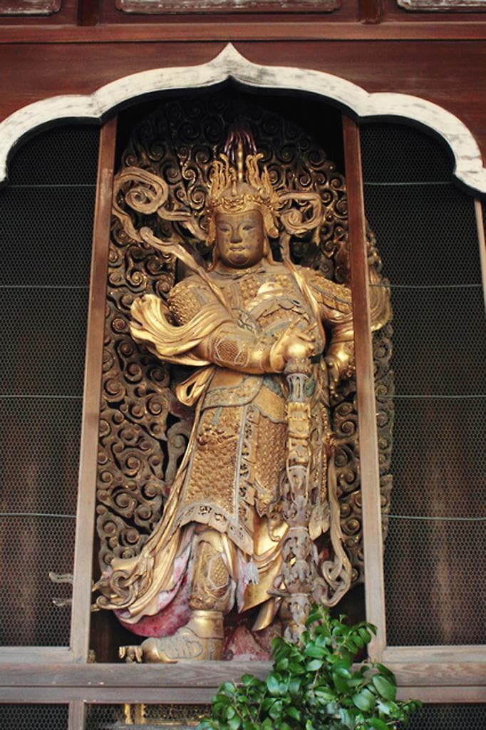 京都・萬福寺天王殿に鎮座する韋駄天像