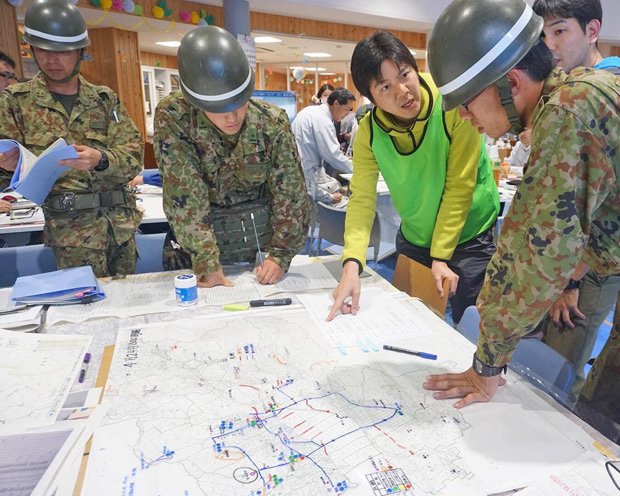 妹尾正仁（せのお・まさひと）／２０１６年４月に起きた熊本地震の際はいち早く現地に入り、ヤフーとして何ができるかを探った。弁護士でもある（写真：ヤフー提供）