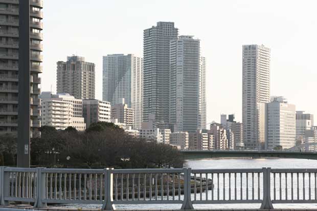 東京の中心部では高層マンションが立ち並ぶ