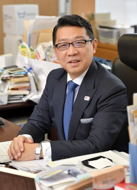 こども宅食　成澤廣修さん（５１）／文京区長。ＮＰＯ法人などと連携し子どものいる生活困窮世帯に食品を届ける「こども宅食」を展開。この事業への注目度は高く、２０１７年１２月末時点で７８００万円超の寄付をふるさと納税で集めた（撮影／伊ケ崎忍）