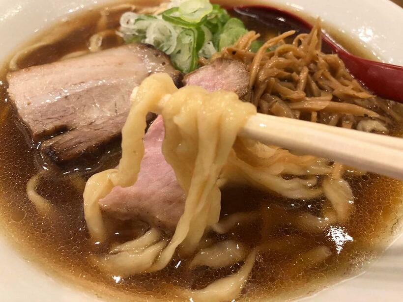 打ち立て麺。「小麦の香りが引き立っていてとても美味しい」とちばき屋の千葉さんは言う（筆者撮影）