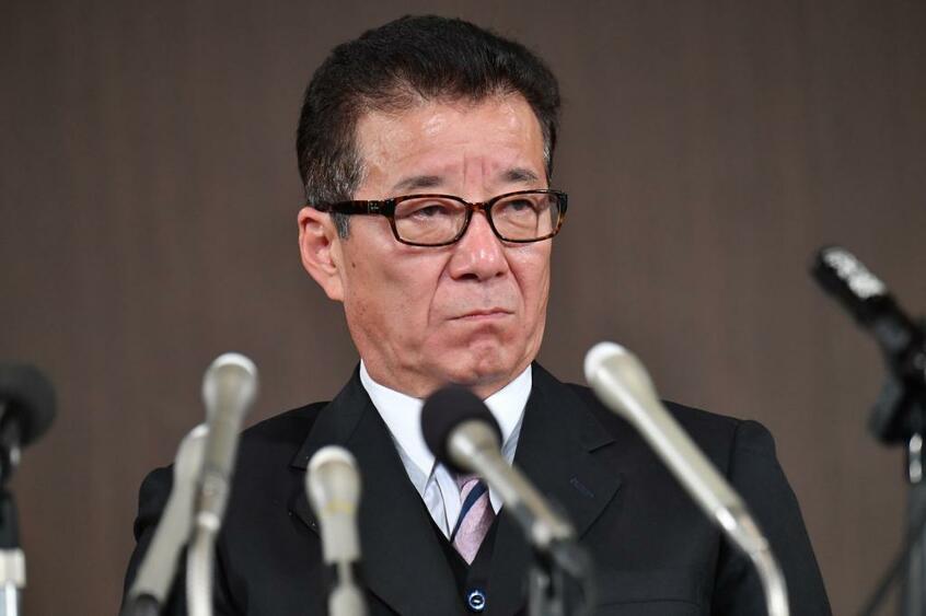 会見する大阪維新の会の松井一郎代表 (ｃ)朝日新聞社