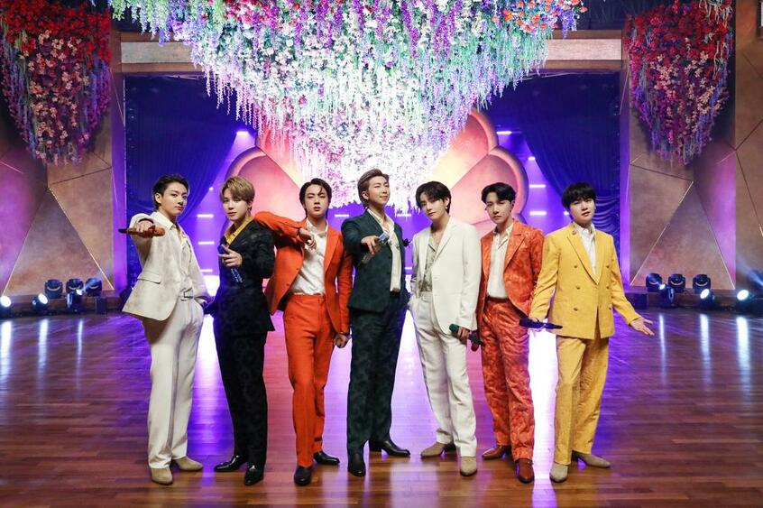 21年、ノミネートされたグラミー賞授賞式で、大ヒット曲「Dynamite」を披露した (c)BIGHIT