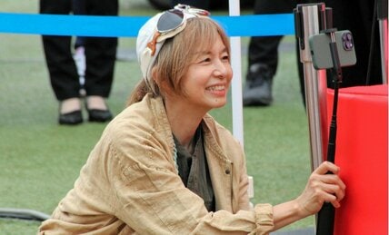 金髪が反響の60歳「山口智子」の生き方は“還暦のお手本”？　「ロンバケ」後に俳優業縮小、唐沢寿明は理解ある夫