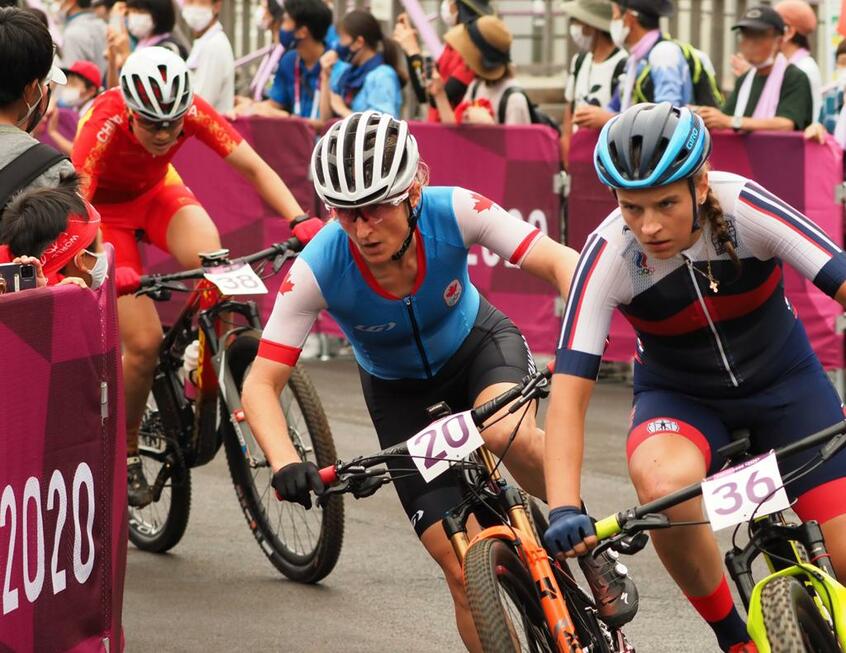 会場の伊豆MTBコースは観客と選手の距離が近く、臨場感があった (撮影/西岡千史)