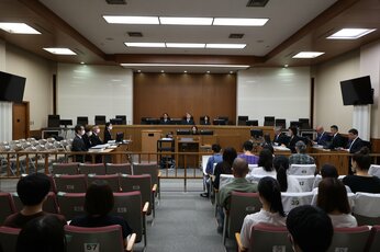 京アニ放火殺人事件「パクられた程度」に遺族は絶句 青葉被告が主張した作品3シーンとは