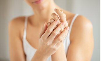 肌の乾燥に備え「秋から早めの保湿を」と皮膚科医 すねがカサカサ、手のシワが深く細かい人は乾燥肌