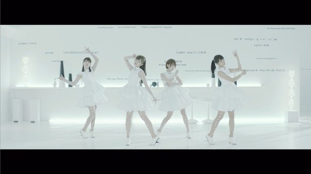 乃木坂46「魚たちのLOVE SONG」MV 白石麻衣扮する世の中で最も美しいロボット開発