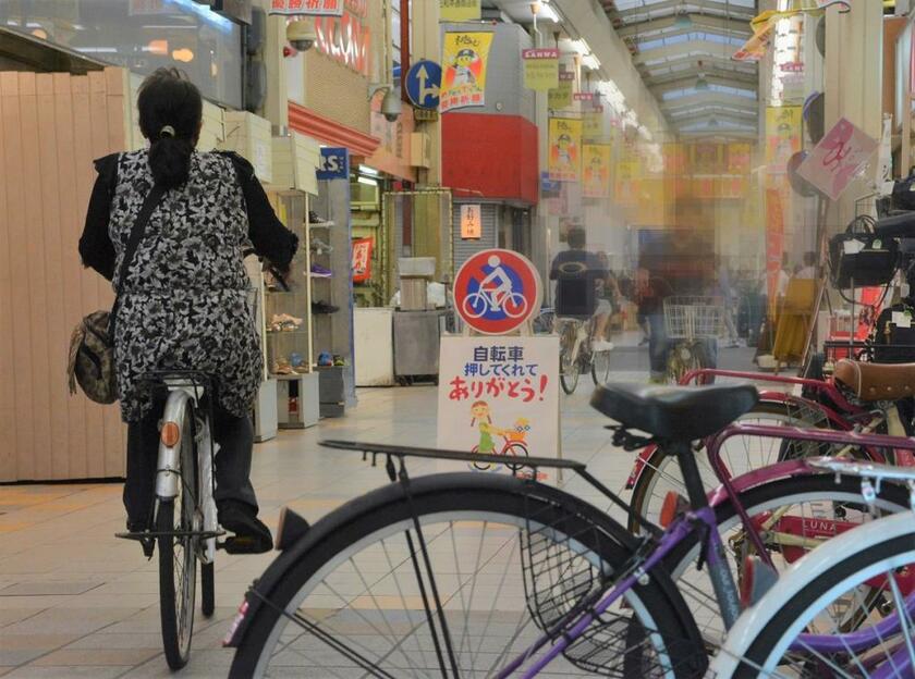 自転車のマナーは社会問題になっている。写真はイメージ（C）朝日新聞社