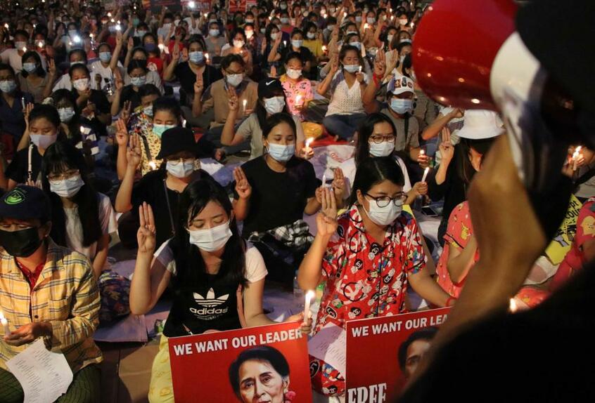 ヤンゴンで行われた抗議デモ/3月13日、ヤンゴン(gettyimages)