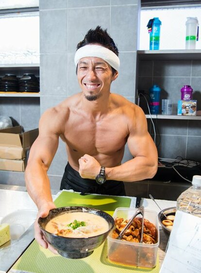 ラーメン店 裸men/カフェ、焼き肉、かき氷と数々のイベントを実施。「笑顔で爽やかに」がモットーだ。この日のために新幹線でやってきた客もいた。写真は植田知成さん(38)(撮影/写真部・堀内慶太郎)