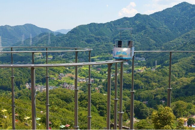 写真・図版(1枚目)| 【神奈川県・さがみ湖MORI MORI】標高370mの天空サイクルで「ここだけの絶景体験」 絶景×爽快アトラクション「青空ペダル」 9/13(土)オープン
