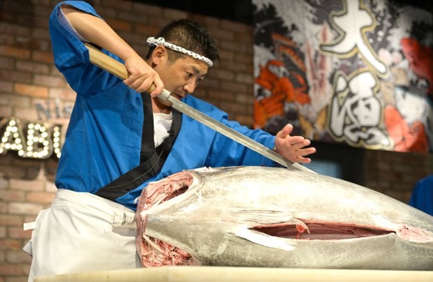 マグロの解体ショー（撮影／写真部・岸本絢）