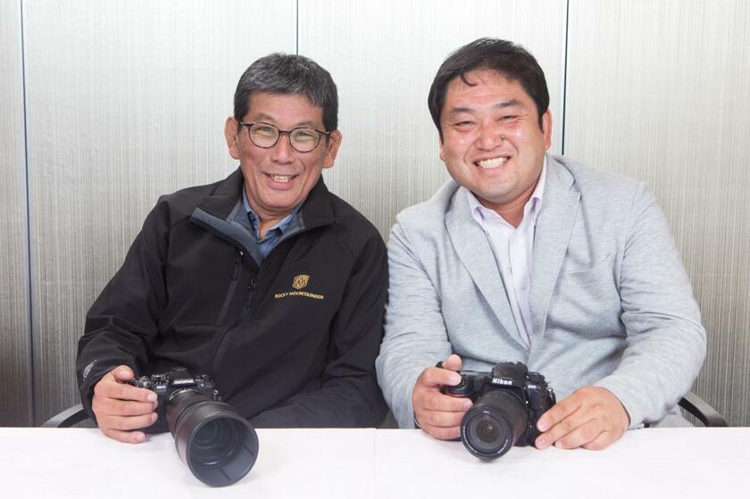 鉄道写真家の櫻井寛氏（左）と助川康史氏