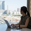 50歳からの転職を考える時、無視できない“更年期症状” キャリアの節目に育児や介護が重なるケースも