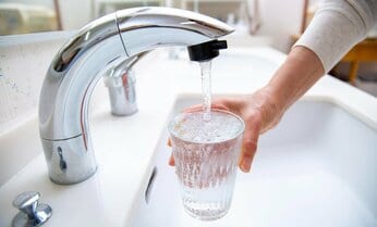 全国の水道料金には最大で8倍の格差が 「北高南低」の傾向、最安の都道府県とは