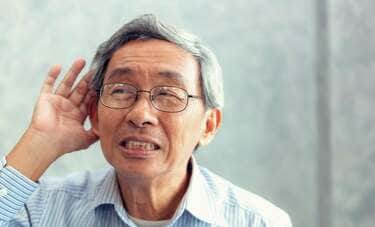聞こえを改善する手術は高齢者でも安全に受けられる　医師が難聴の治療法を解説