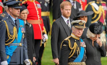 チャールズ英国王「がん」公表　ヘンリー王子の英国行き即断で病状の深刻さを心配する声も…王室への影響は？