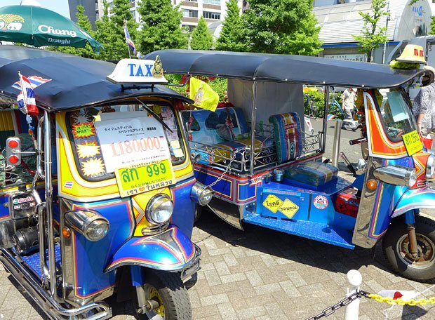 昨年はタイ名物の三輪タクシー・トゥクトゥクの販売も！（日本でも走行可）